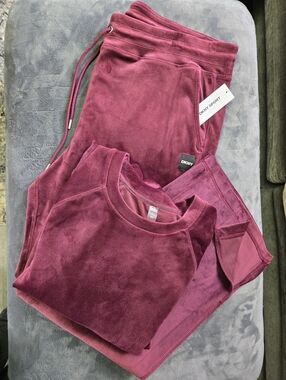 DKNY Sport Plush Velour Sweatsuit in Deep Raspberry Shirt L Pants XL